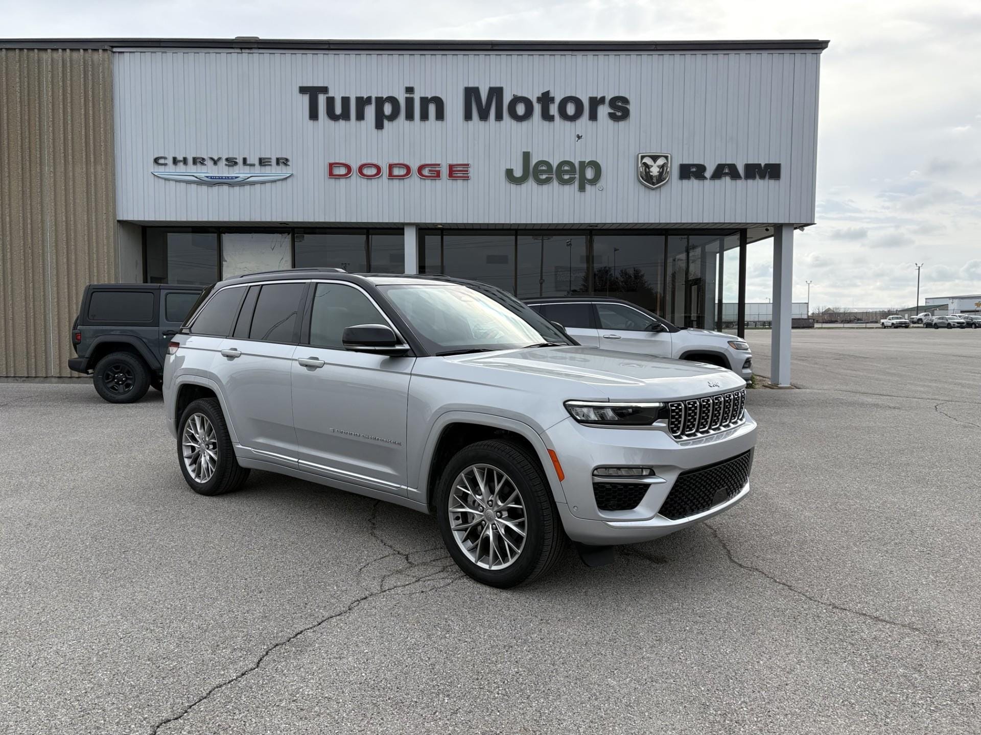 2024 Jeep Grand Cherokee 1C4RJHEG5R8500159