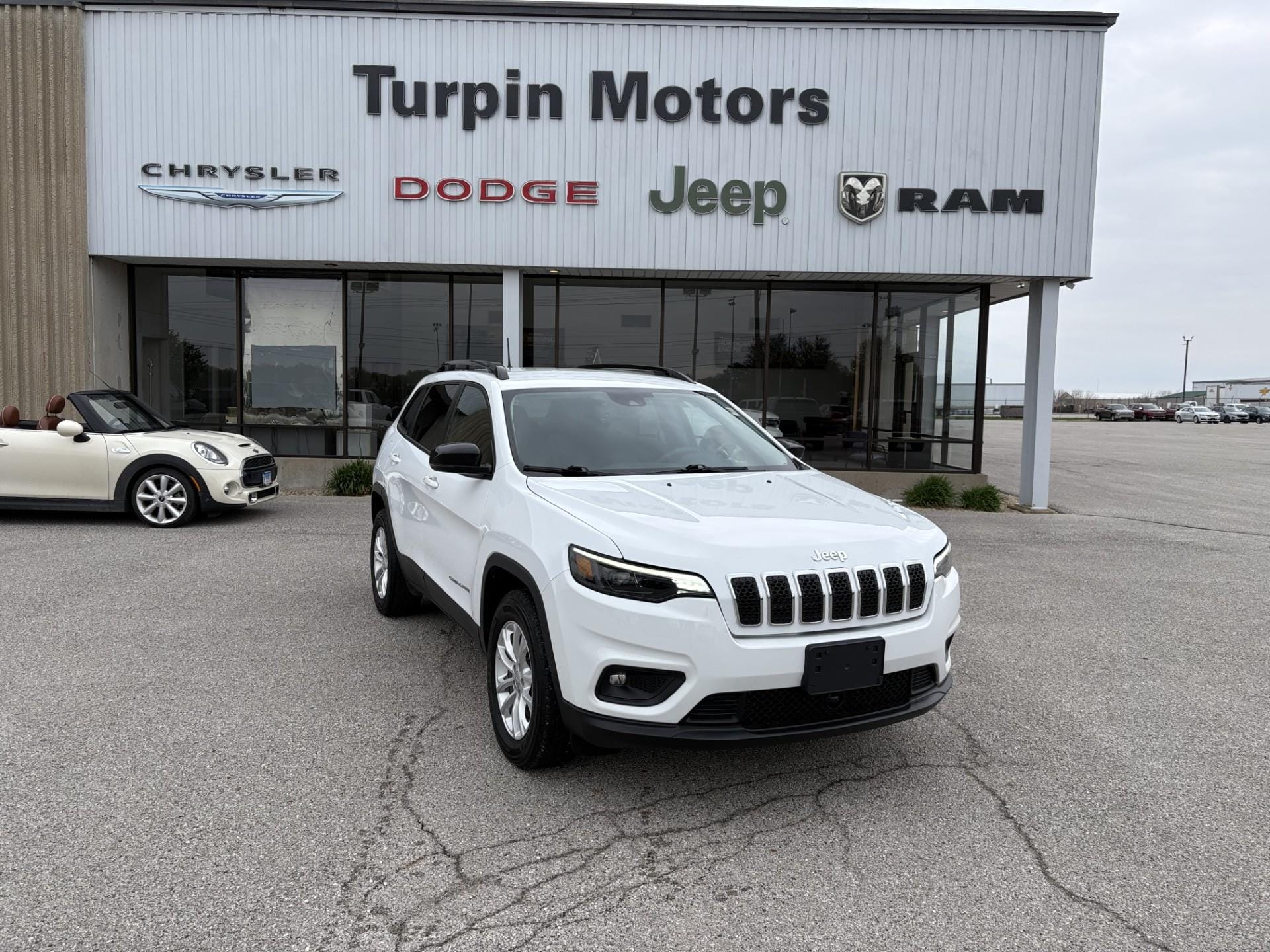 2022 Jeep Cherokee 1C4PJMMX7ND543453