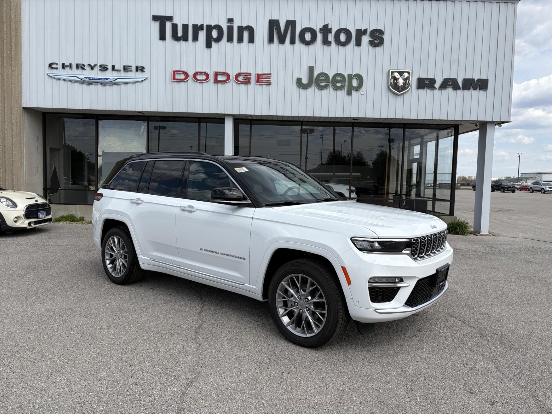 2025 Jeep Grand Cherokee 1C4RJHEG3S8683793